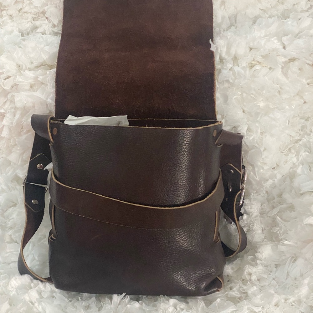 LEATHER (COW)Bag Excellent Conditions.  Smoke free home - Picture 4 of 10